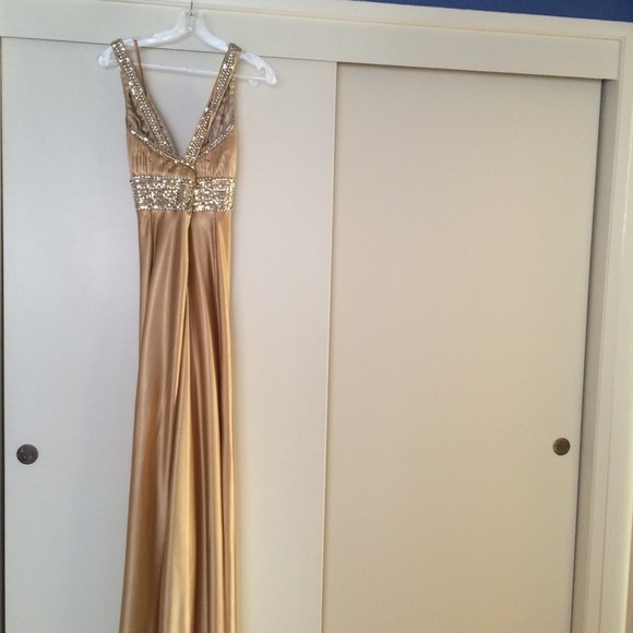 ✳️✳️ PRICE DROP✳️✳️ Gold prom dress - Picture 2 of 4
